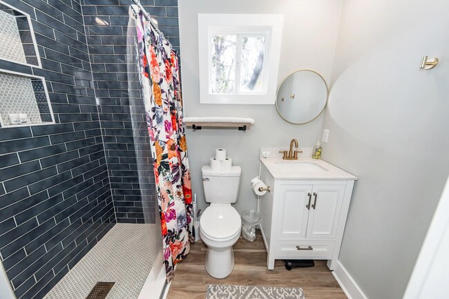 Building Photo - 1511 Larry St