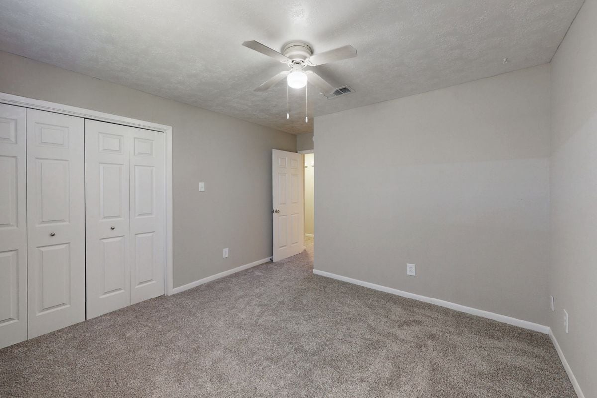 Building Photo - 1409 Airline Dr