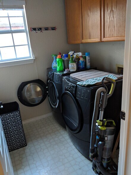 Building Photo - 1308 Meadow Lark Dr