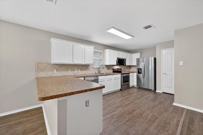 Building Photo - 3304 Glenmore Dr