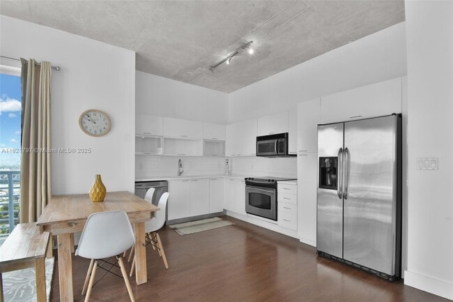 Building Photo - 234 NE 3rd St