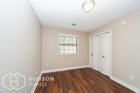 Building Photo - SELF TOUR NOW! - 5444 Pine Oak Cv, Memphis...
