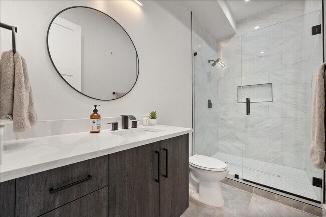 Building Photo - "Luxury 5-bedroom home offering expansive living, upscale design and seamless indoor-outdoor ente...