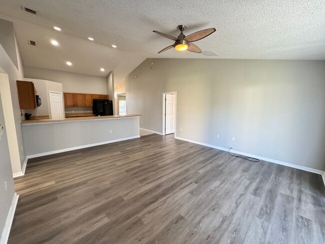 Building Photo - Split Floor plan 3/2 in Poinciana