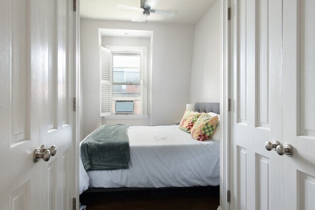 Building Photo - 281 Beacon St