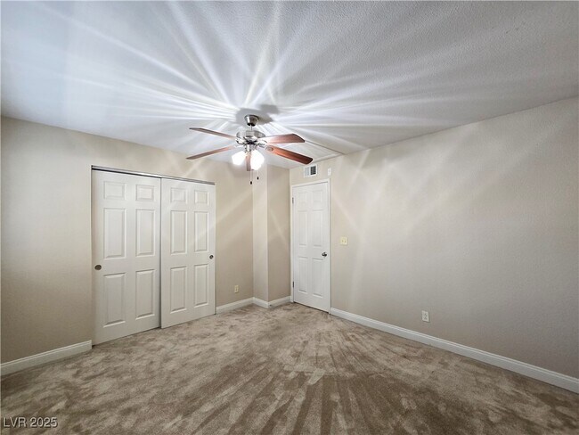 Building Photo - 2750 S Durango Dr