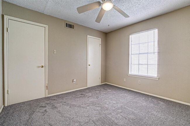Building Photo - 1323 Brenda Ln
