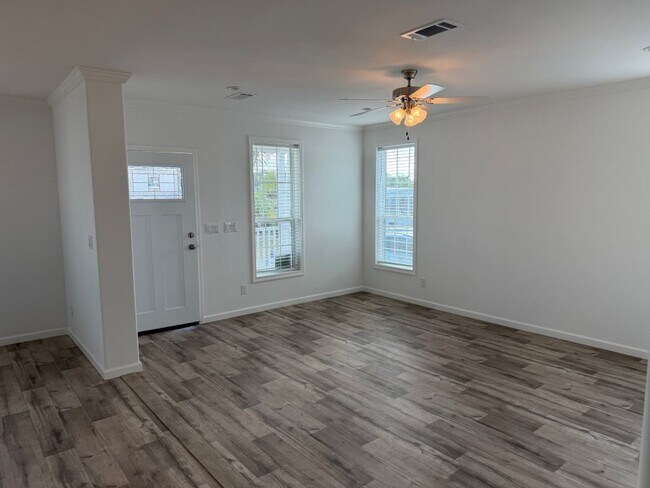 Building Photo - 310 8th St