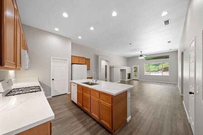 Building Photo - 24898 Sunset Vista Ave