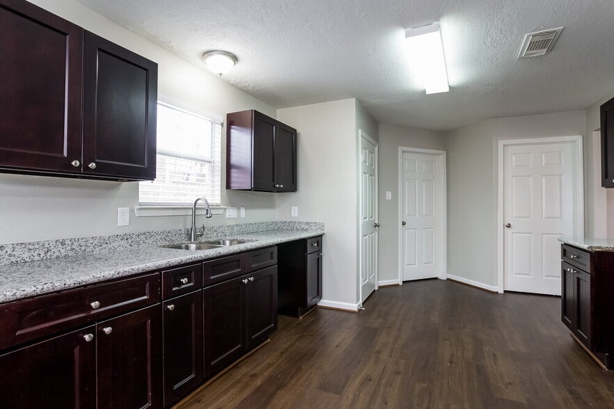 Building Photo - 21831 Westfield Ridge Dr