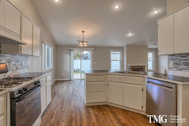 Building Photo - Charming Ranch in Desirable East County with Private Fenced Yard