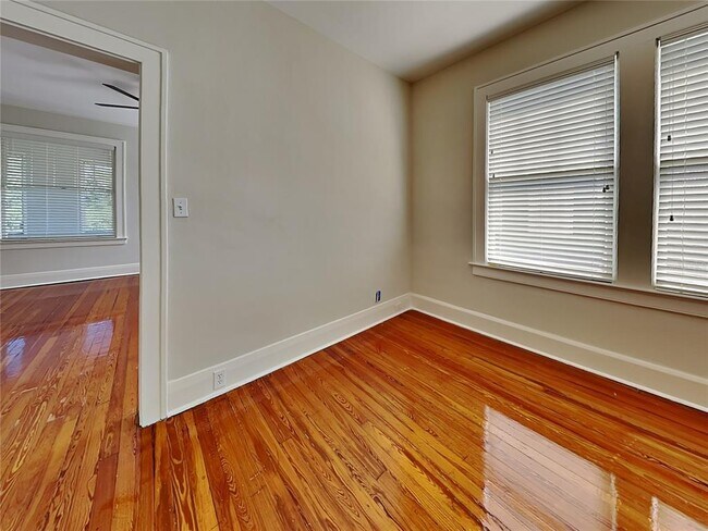 Building Photo - 1806 W Morrison Ave