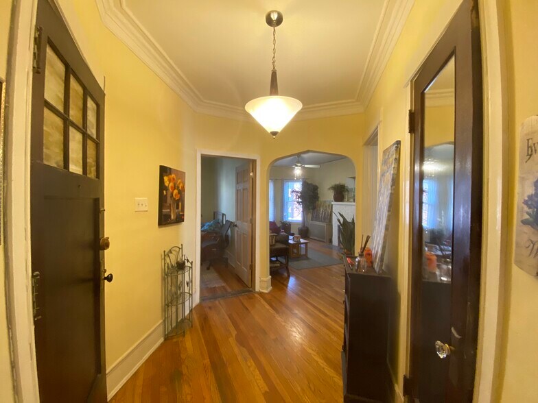 Building Photo - 5614 N Wayne Ave