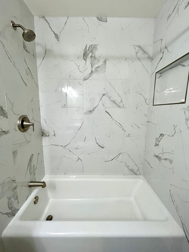 Building Photo - Beautifully remodeled 3 Bed, 2 Bath in the highly desirable neighborhood of Clairemont!!