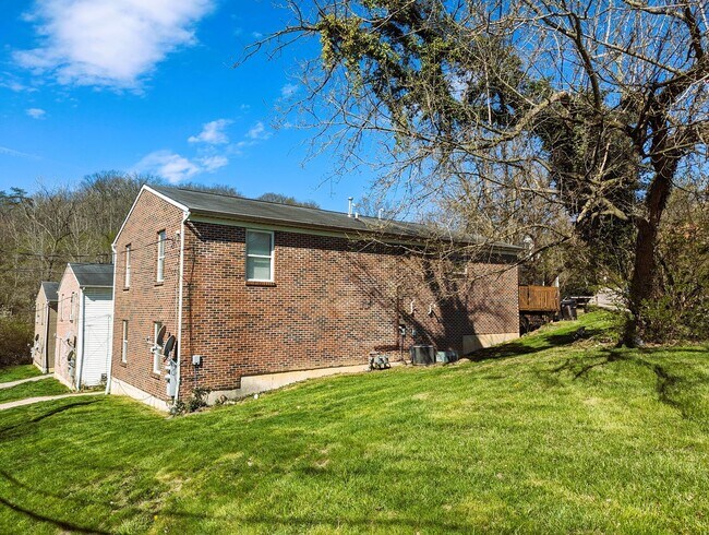 Building Photo - 4489 Ammon Ave