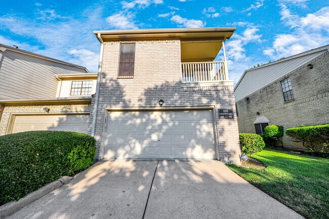 Building Photo - 800 Country Pl Dr