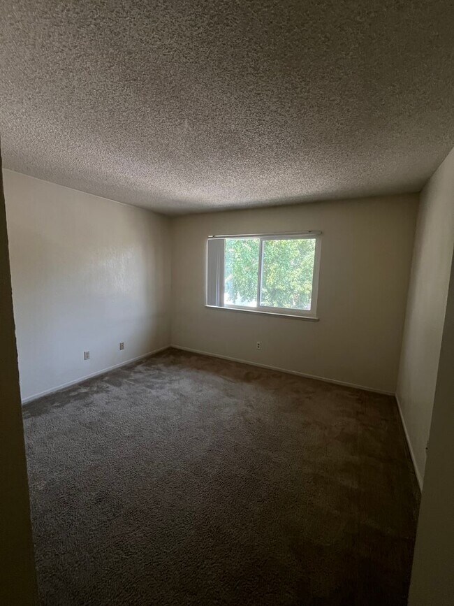 Building Photo - 2113 Palisade Ave