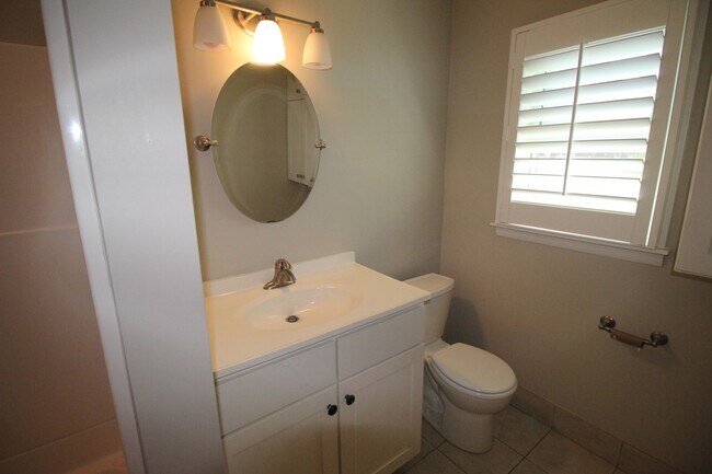 Building Photo - Beautiful Single Family Home in Great Neck Estates