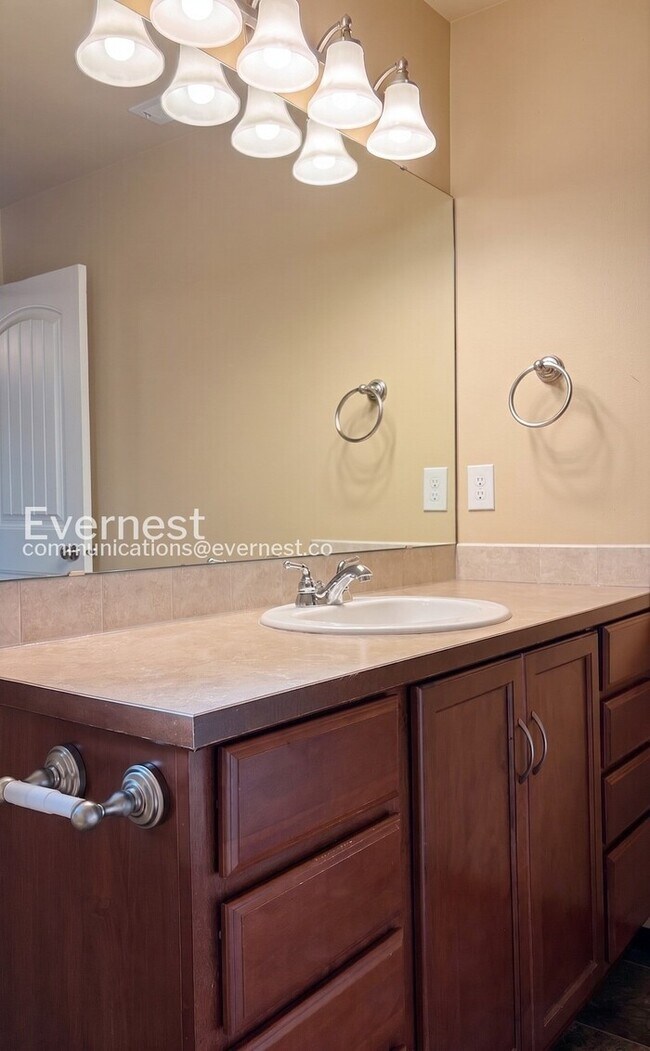 Building Photo - 3 Bed, 2.5 Bath Home with Fenced Yard & Garage / Pet-Friendly / Vouchers Accepted / Available Now!