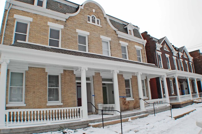 Building Photo - The Row at Cary Place