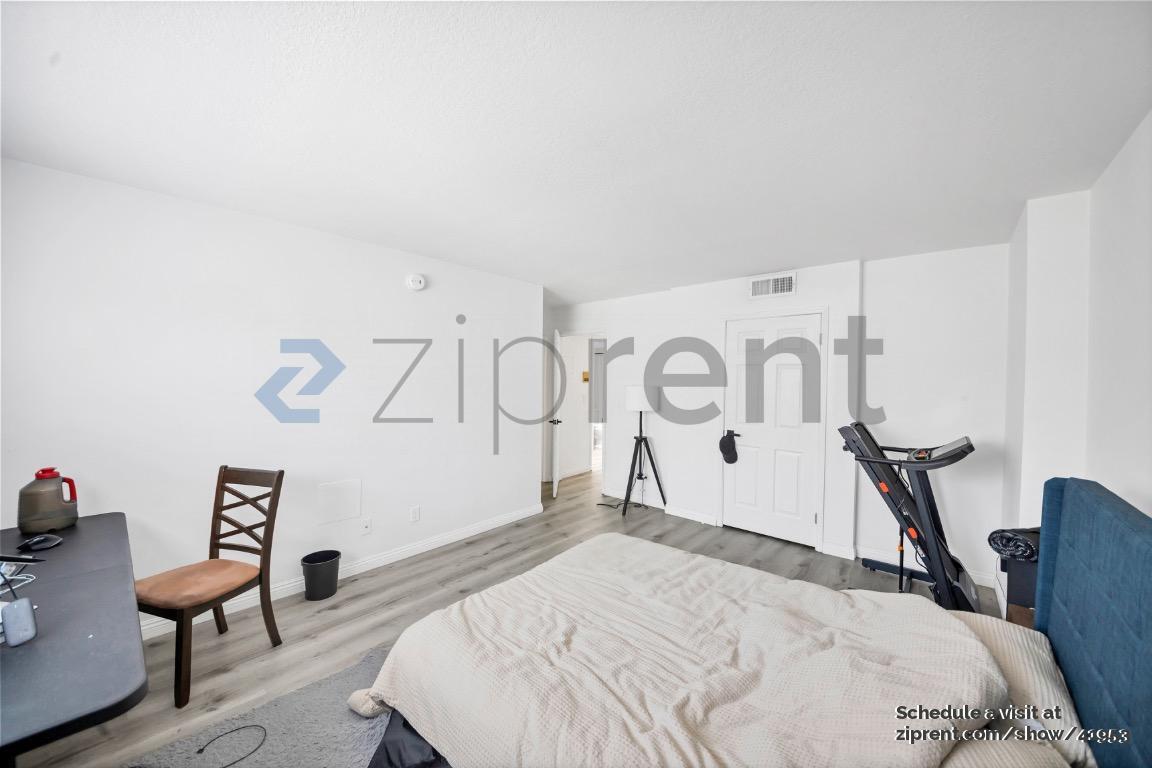 Building Photo - 11274 Morrison St