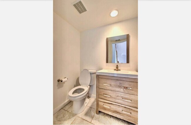 downstairs bathroom - 4257 Laurel Canyon Blvd