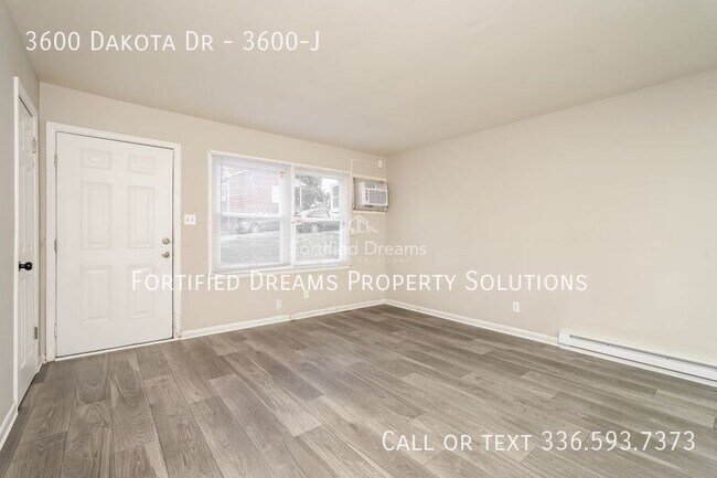 Building Photo - 3600 Dakota Dr
