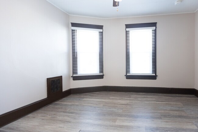 Building Photo - 1001 4th Ave