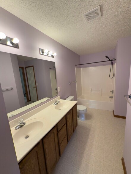 Building Photo - 8647 Quarry Ridge Ln