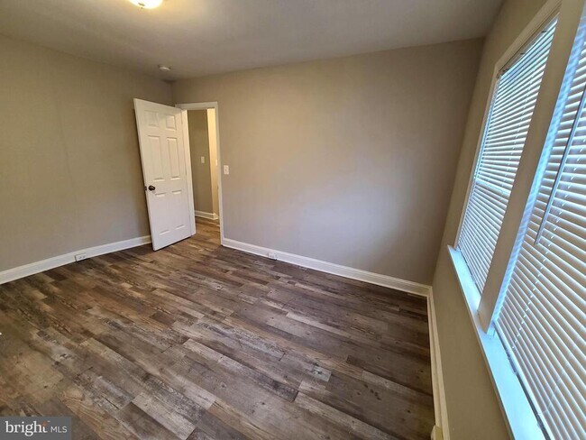 Building Photo - 4715 Dartford Ave