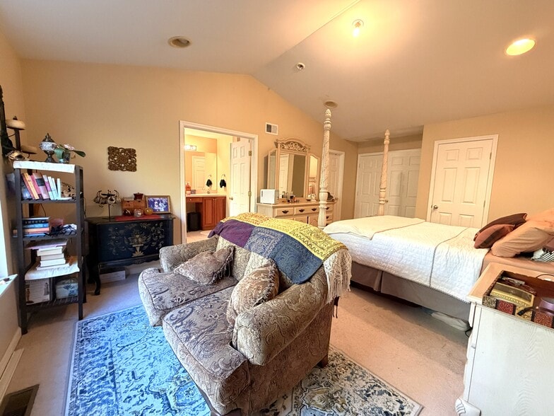 Master Bedroom - 128 Jackson Ave