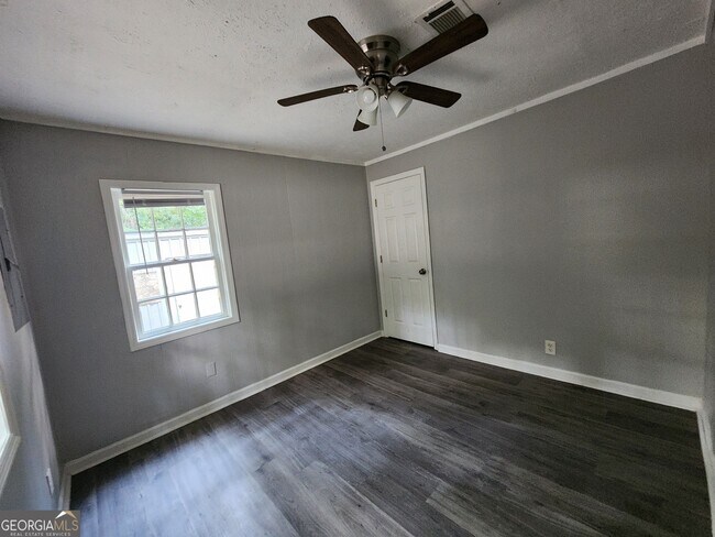 Building Photo - 4120 Fairview Dr