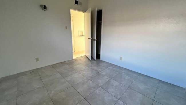 Building Photo - 5105 Danny Dr
