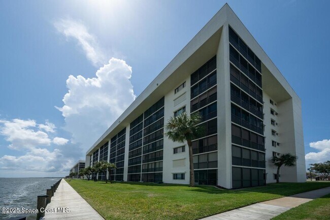 Primary Photo - 200 S Sykes Creek Pkwy