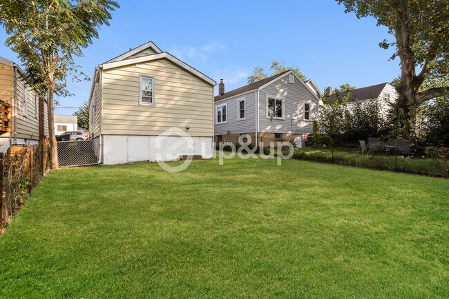 Building Photo - Fantastic 2bd/1ba home! Let yourself in!
