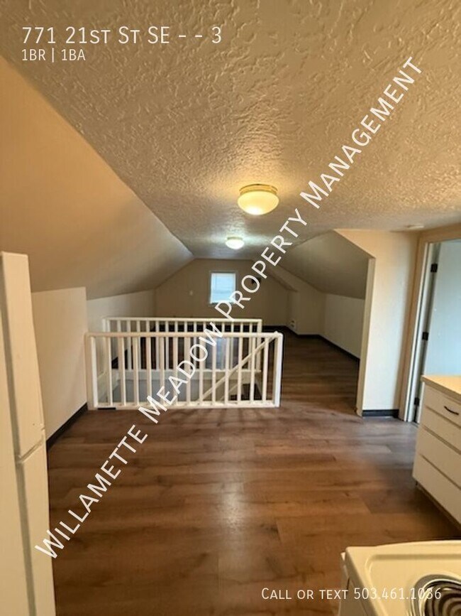 Building Photo - 771 21st St SE