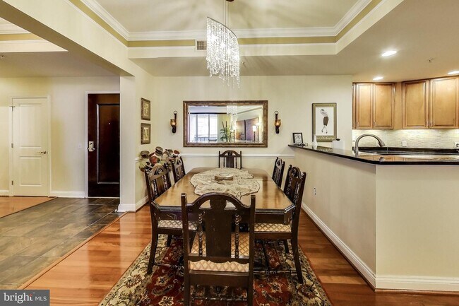 Building Photo - 717 President St