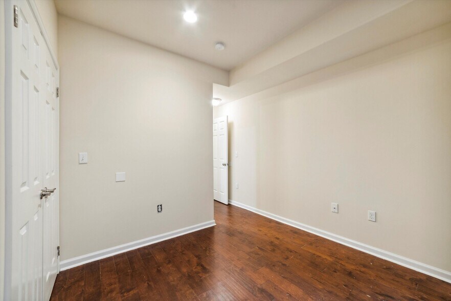 Building Photo - 1815 W Montgomery Ave