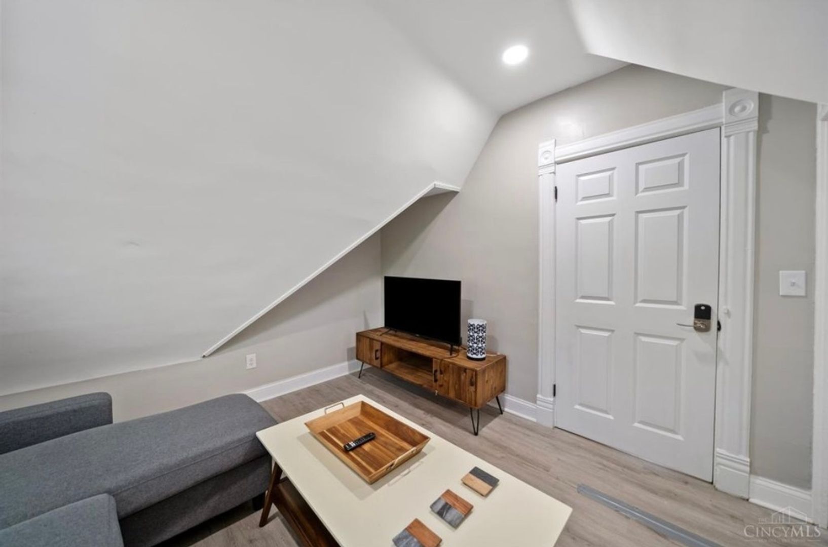 Building Photo - 5261 Waltella Pl