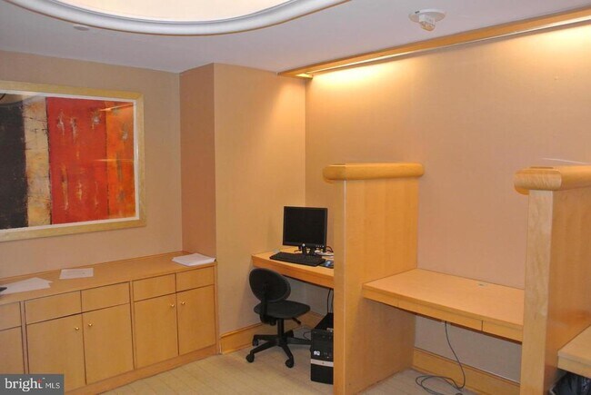 Building Photo - 616 E St NW