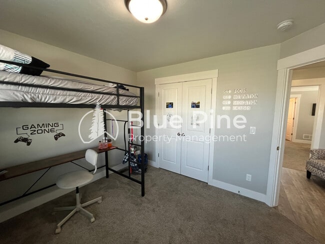 Building Photo - 6028 Fox Run Dr