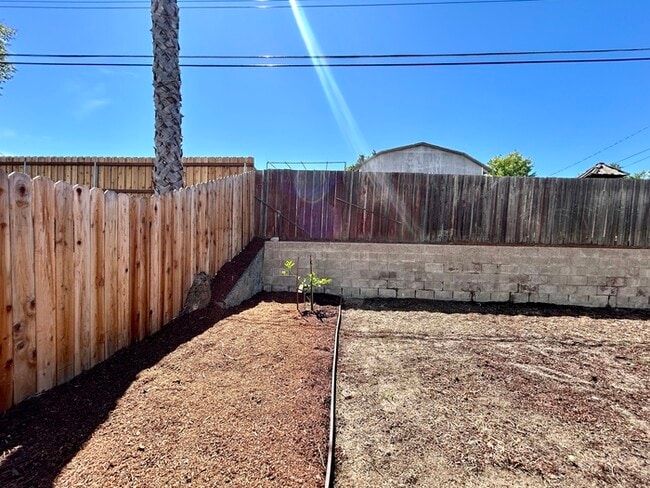 Building Photo - Beautiful 3 bedroom 2 Bathroom For Rent in...