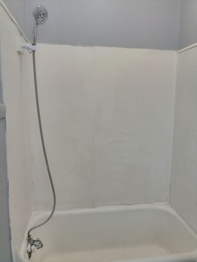 Building Photo - 1023 Greenwich St