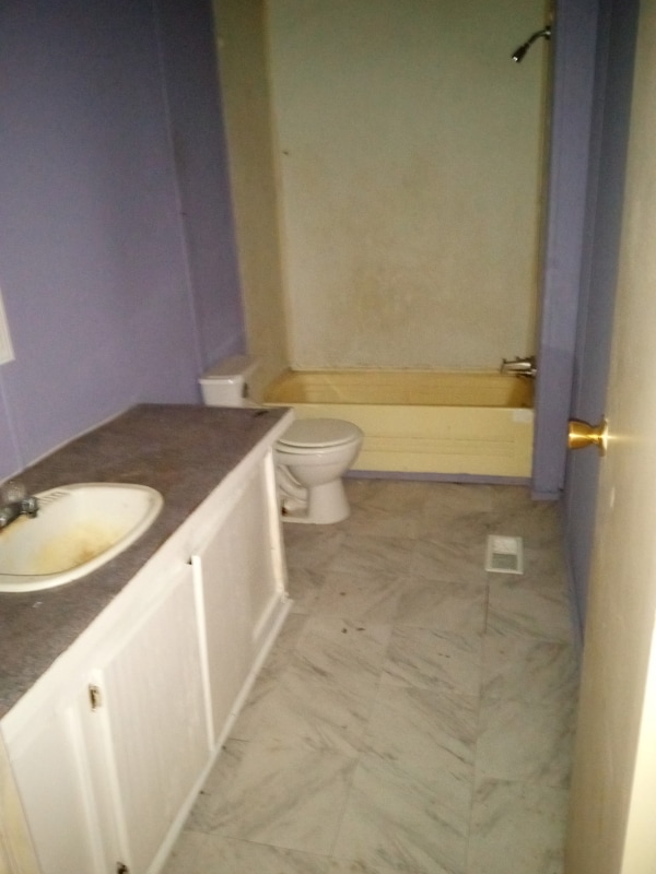 Building Photo - 121 Landing Ln