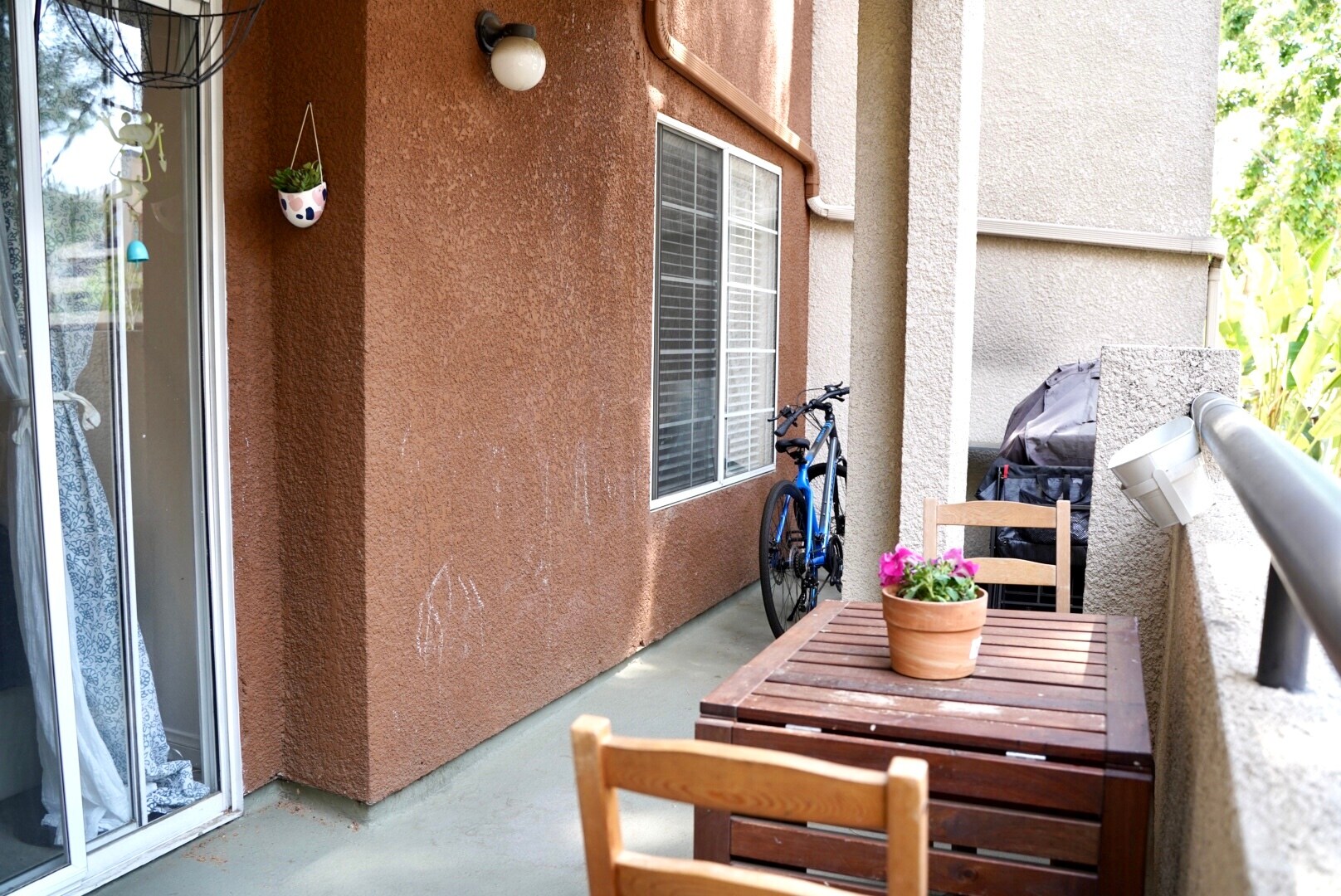 Building Photo - 21500 Burbank Blvd