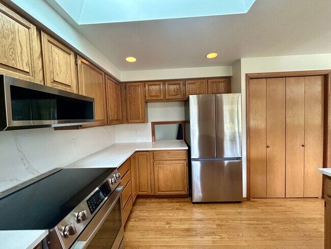 Building Photo - 12371 Rainier Dr