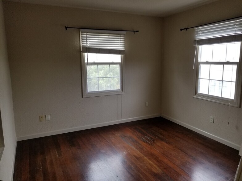 Building Photo - 44 Daniels Ave