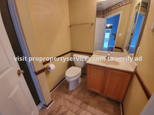 Building Photo - Beautiful Top Floor Garden Condo In Frederick