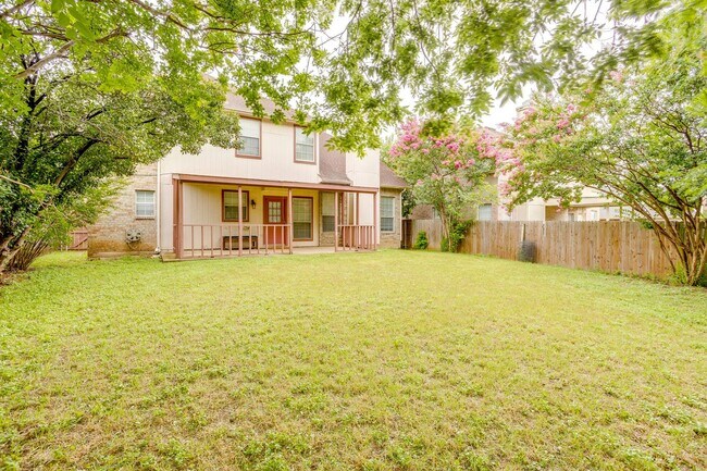 Building Photo - Great Large 4 Bedroom, 2.5 Bath Home Ready for New Tenants- Crowley ISD- 76123