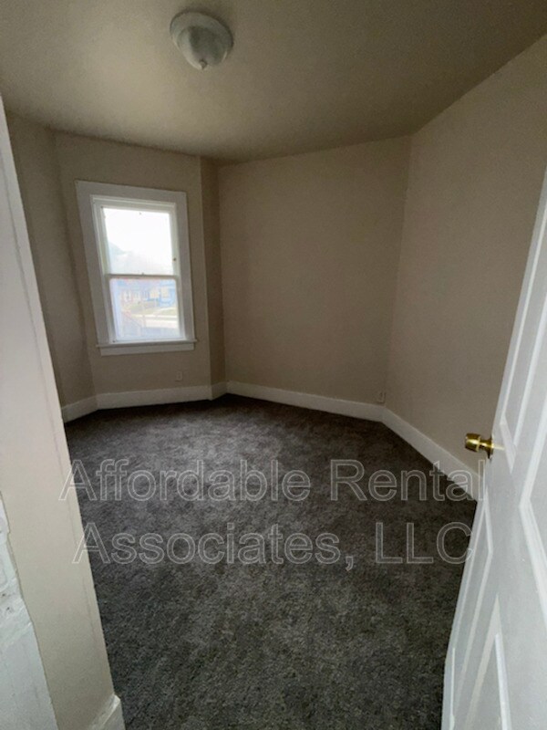 Building Photo - 2627 S 6th St